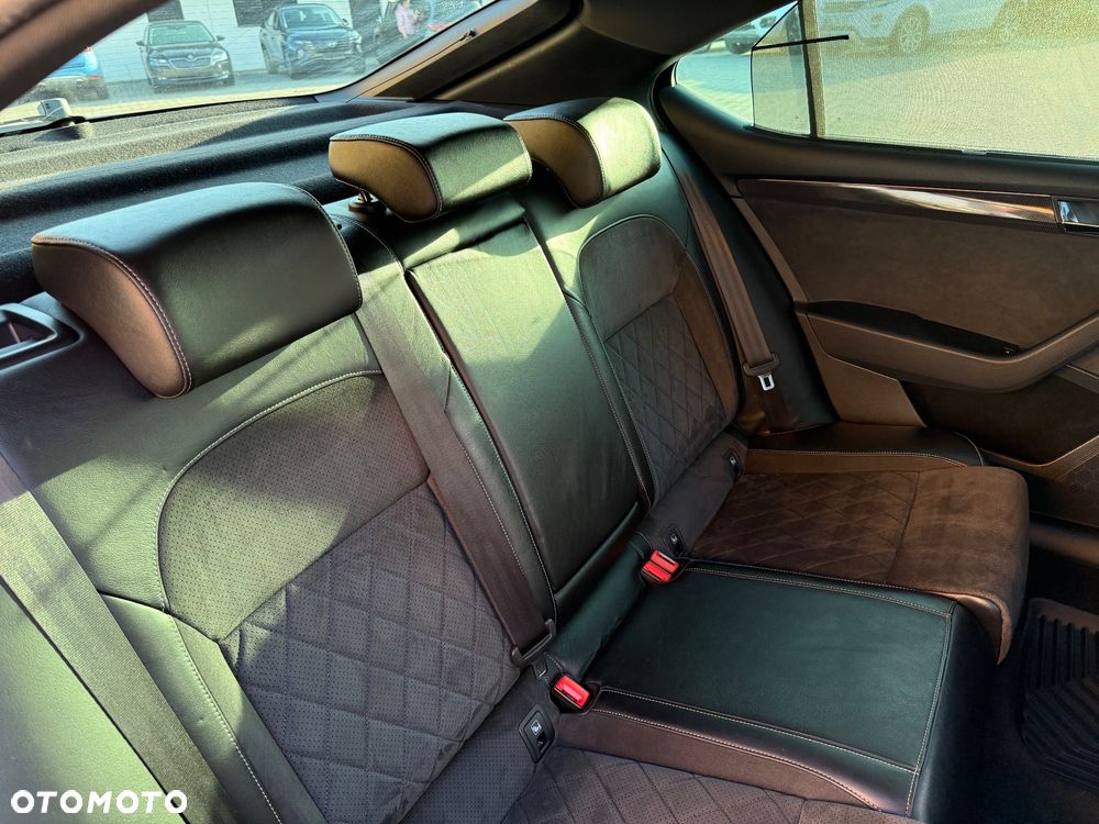 Skoda Superb 2.0 TDI Sportline DSG - 25