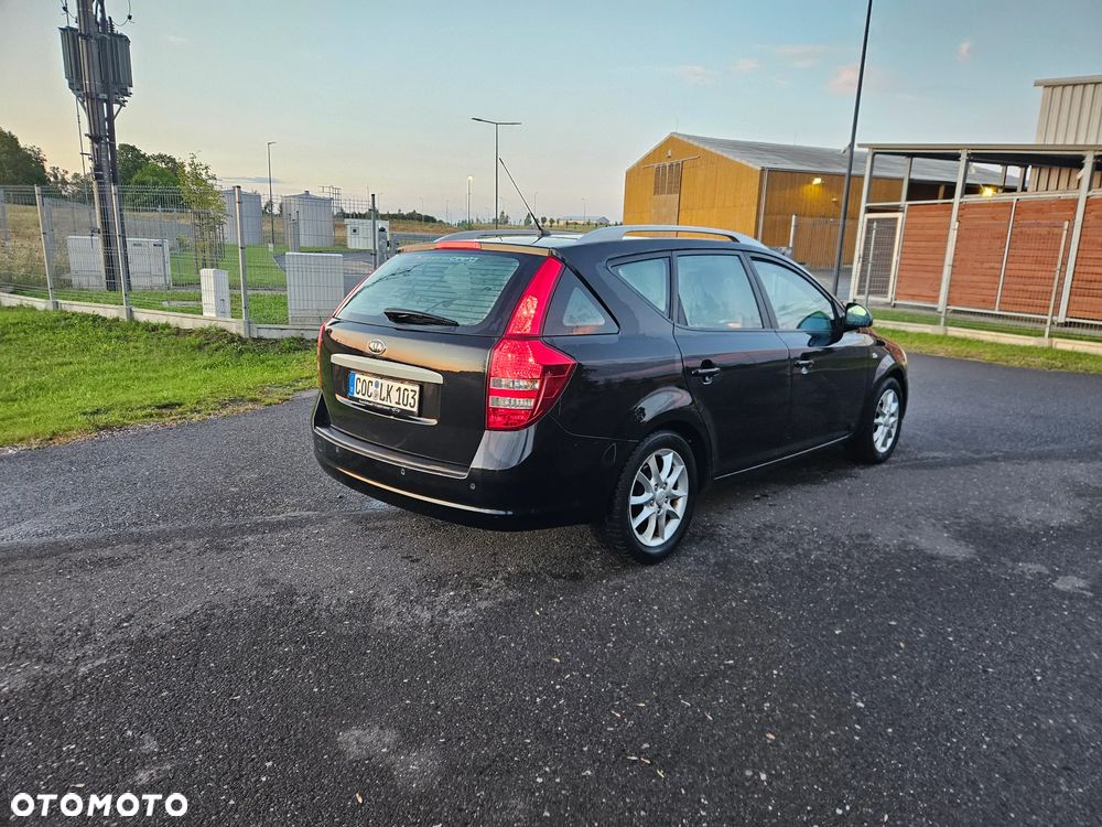 Kia Ceed - 9