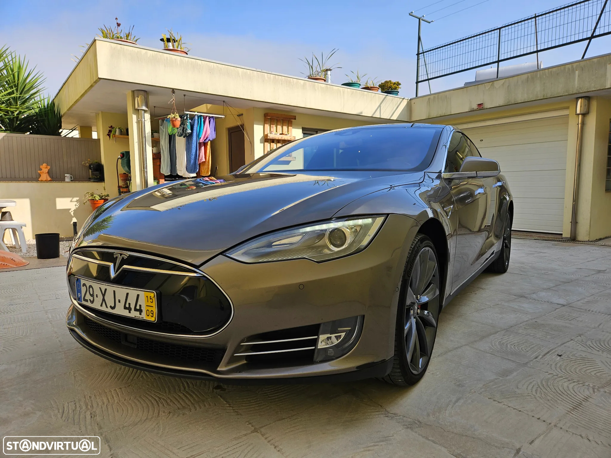 Tesla Model S - 6