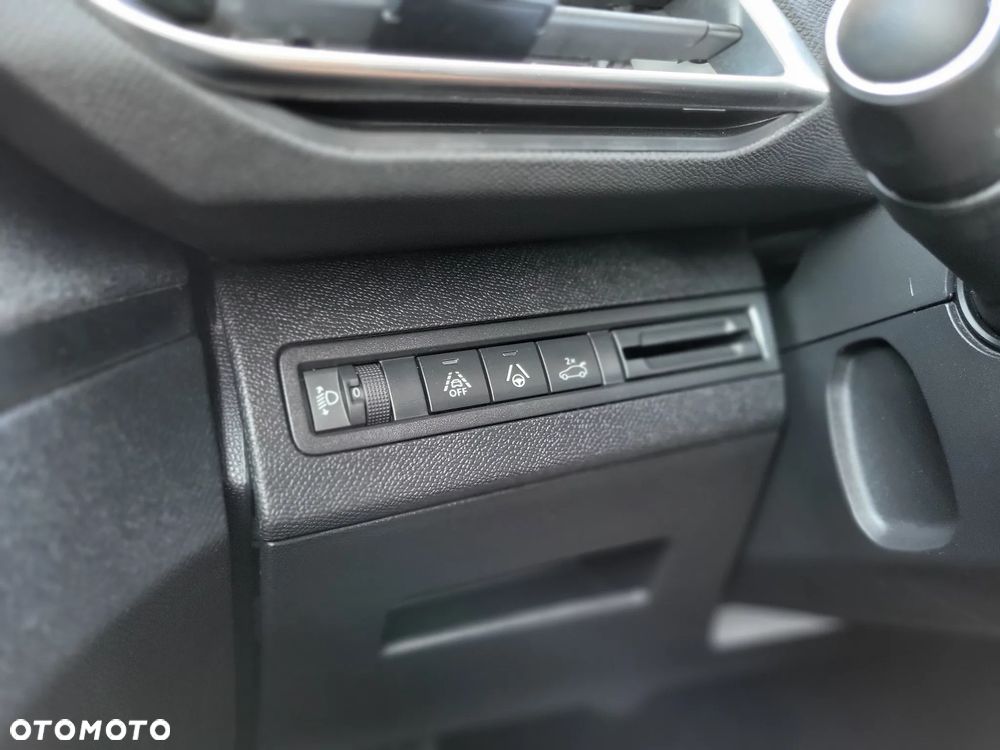 Peugeot 3008 1.2 PureTech Allure S&S EAT8 - 18