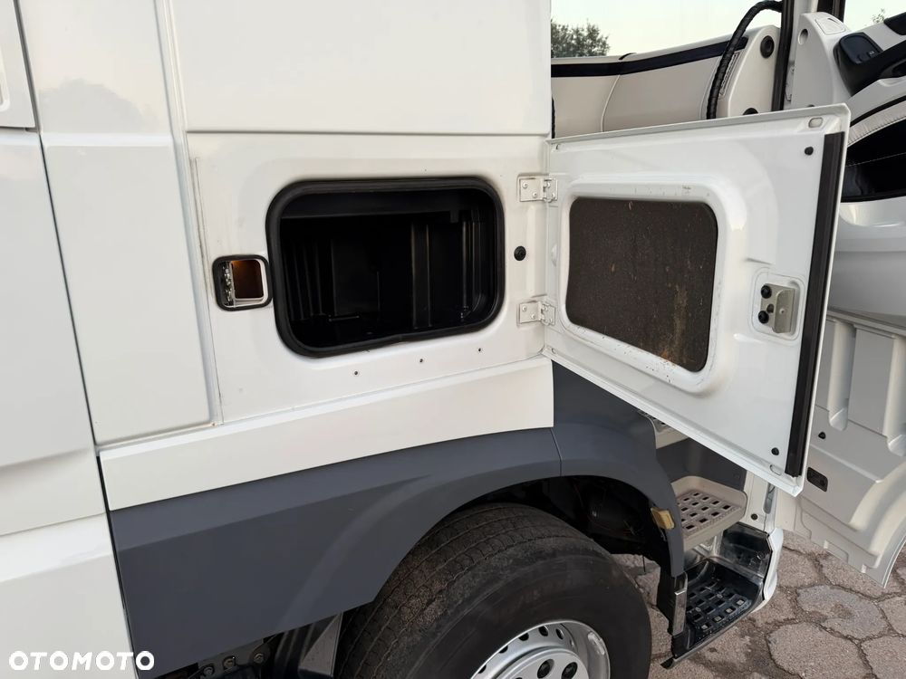 DAF XF 106 530 PUSHER 6x2 / RETARDER INTARDER / 3 OSIE / PRZEBIEG 668 851 KM / NAJMOCNIEJSZY SILNIK 530 KM / NAJWIĘKSZA KABINA SUPER SPACE CAB / 2017 ROK !! - 40