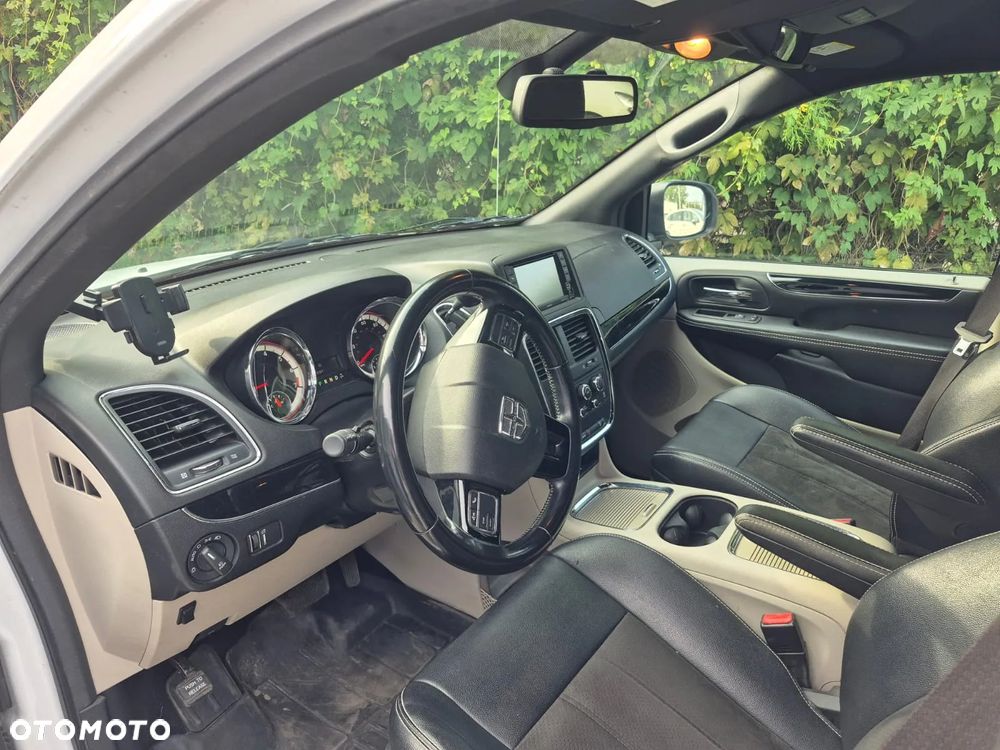 Dodge Grand Caravan - 7