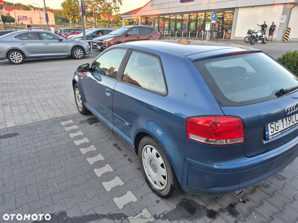 Audi A3 3-drzwiowe 1.6 FSI Ambiente - 8