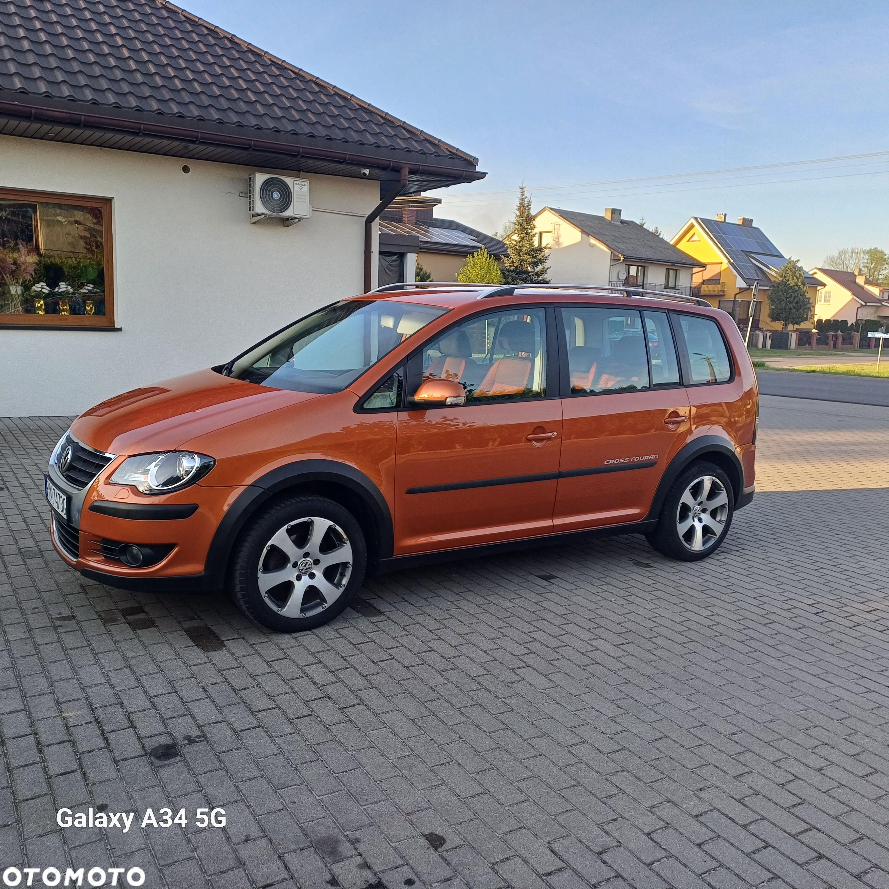 Volkswagen Touran 1.9 TDI DPF Cross DSG - 1