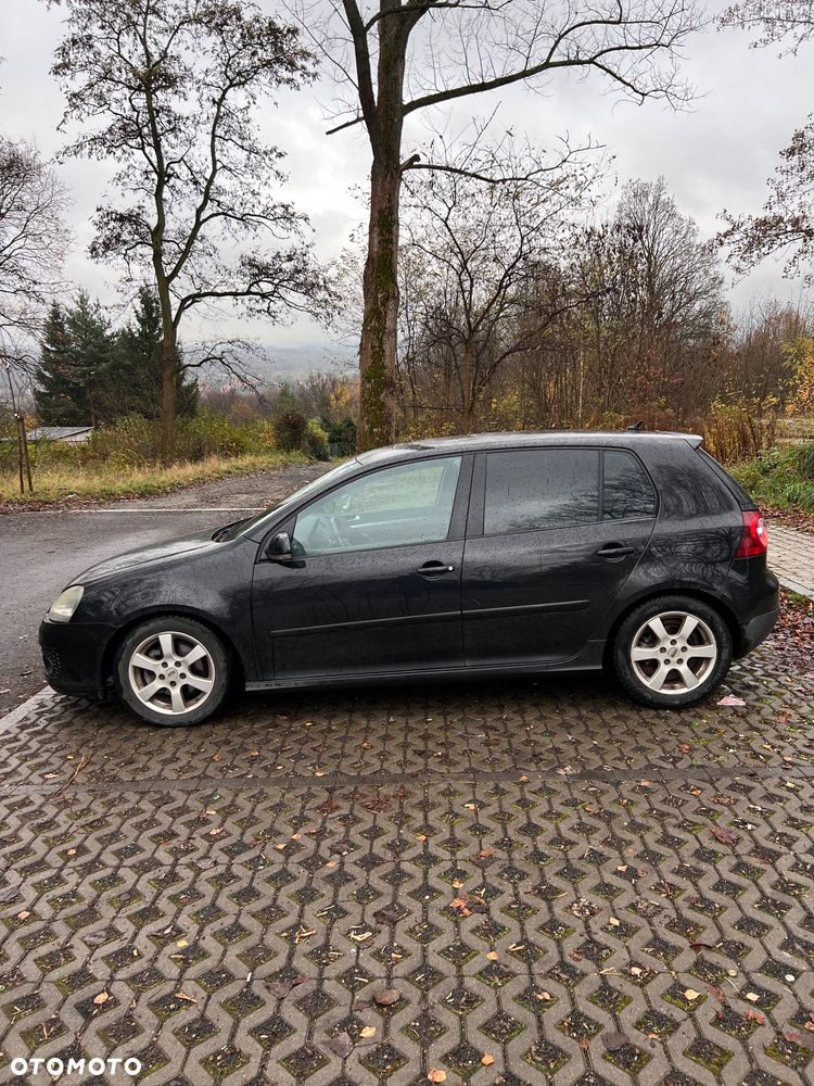 Volkswagen Golf 2.0 FSI Sportline - 2