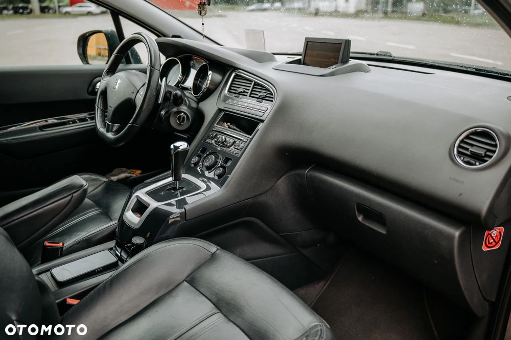 Peugeot 5008 - 8