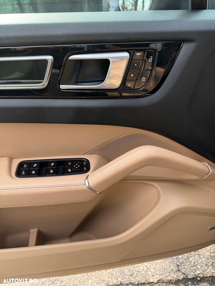 Porsche Cayenne S Tiptronic S Platinum Edition - 23