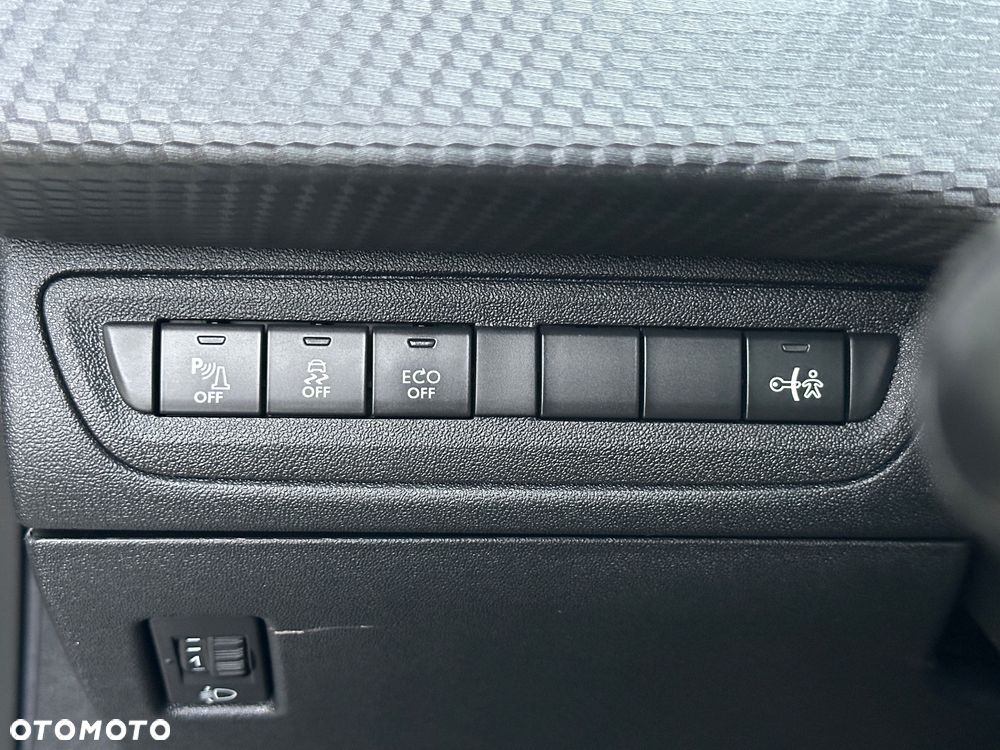 Peugeot 208 - 37