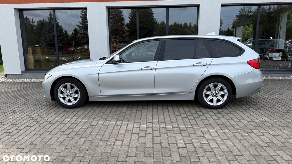 BMW Seria 3 318d Sport Line - 9