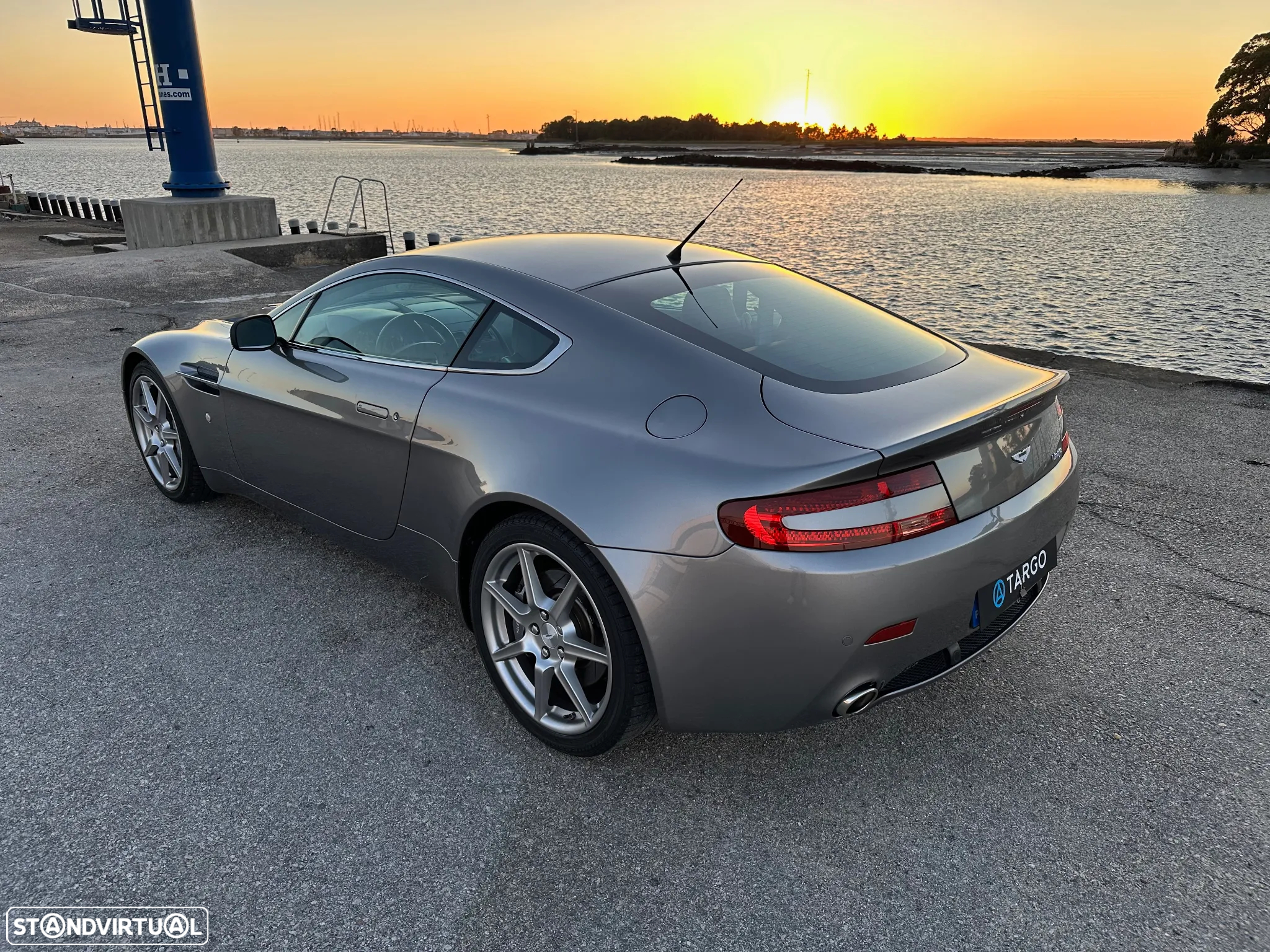 Aston Martin Vantage Coupe V8 - 9