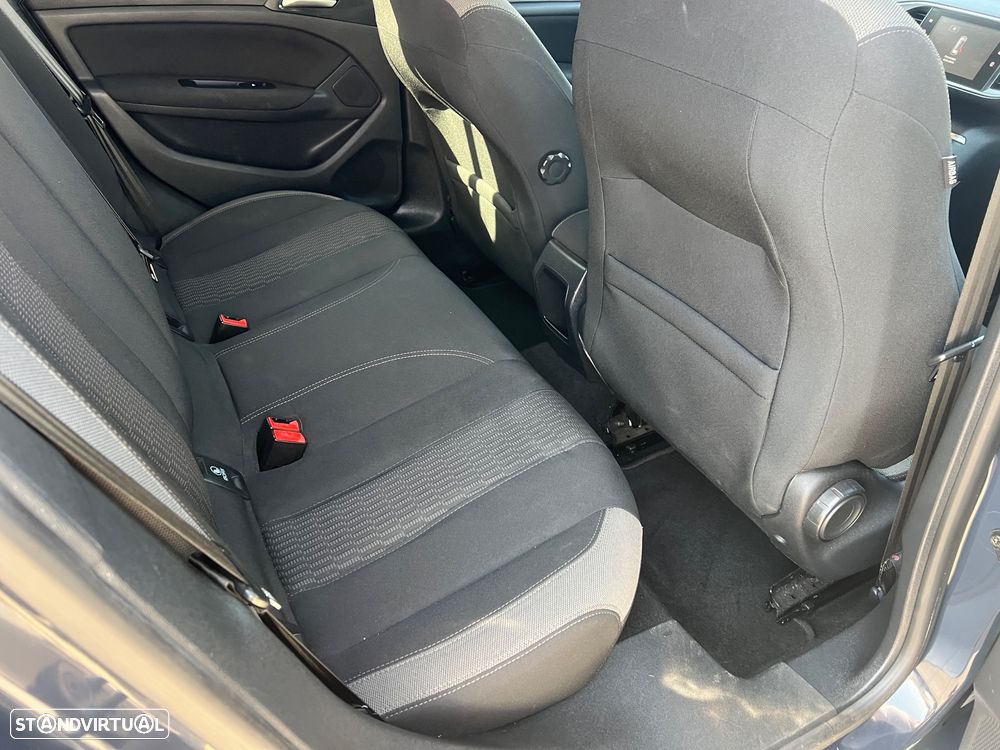 Peugeot 308 1.6 BlueHDi Allure J17 - 33