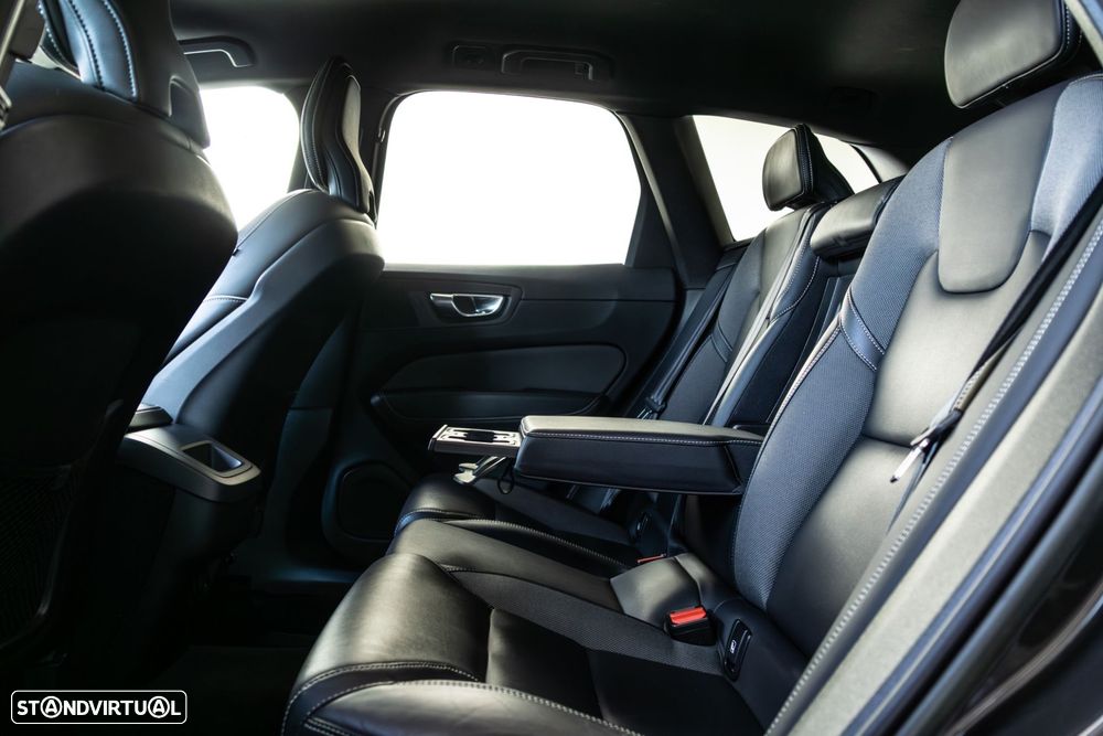 Volvo XC 60 2.0 B4 R-Design Geartronic - 31