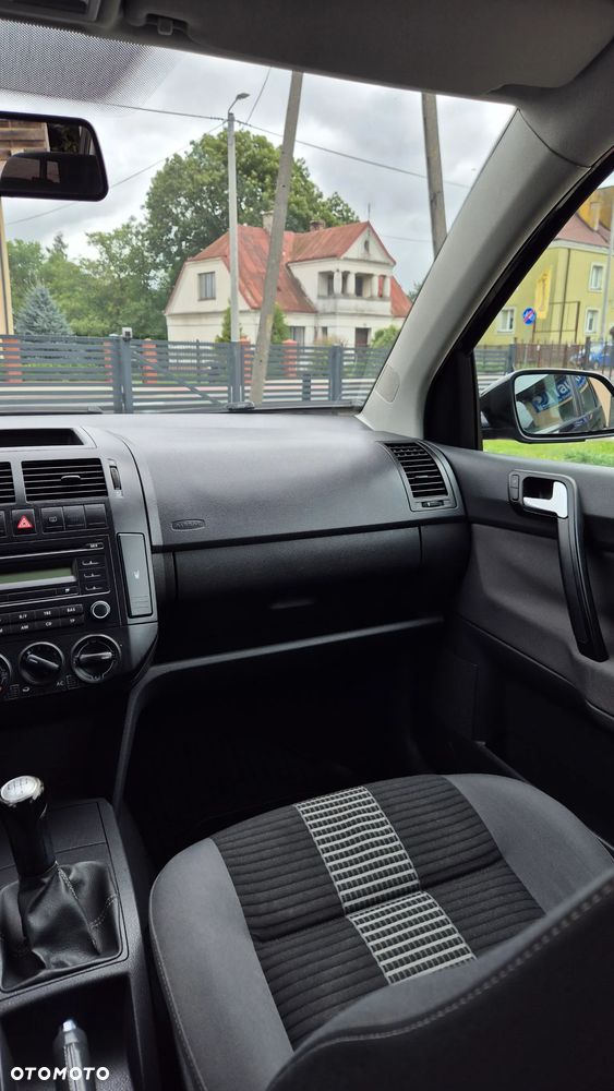 Volkswagen Polo 1.4 16V Comfortline - 17