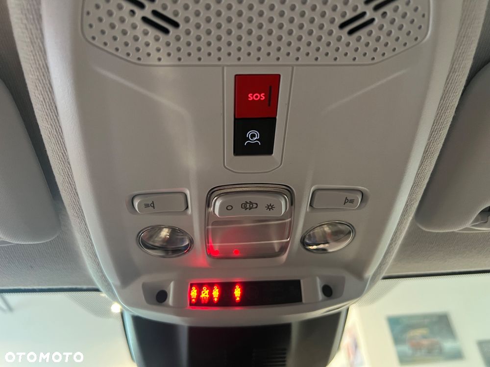 Peugeot 208 50kWh Allure - 19