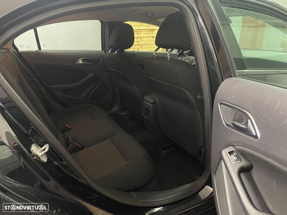 Mercedes-Benz A 180 d Activity Edition - 19