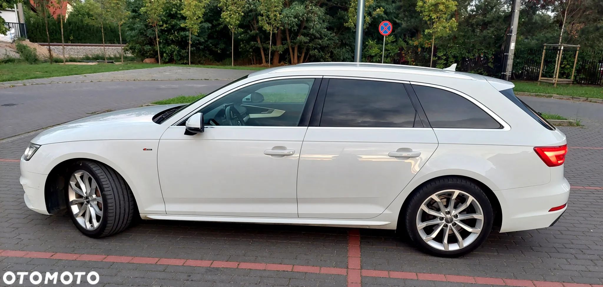 Audi A4 Avant 2.0 TDI Design S tronic - 1