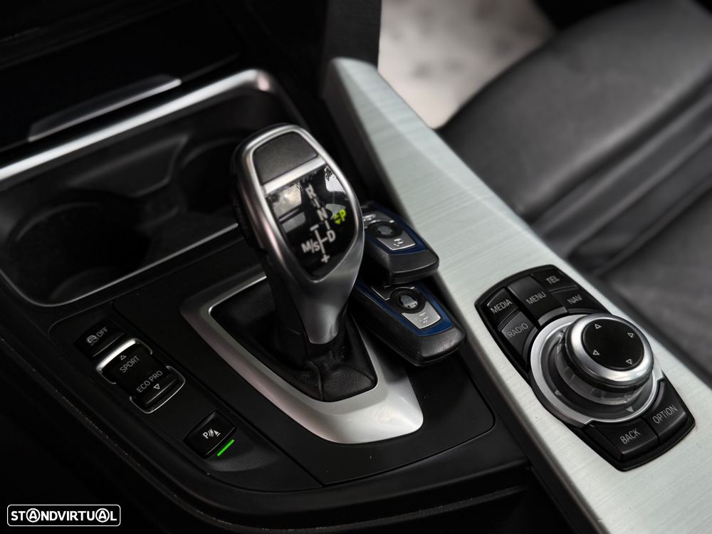 BMW 320 d Auto Pack M - 18