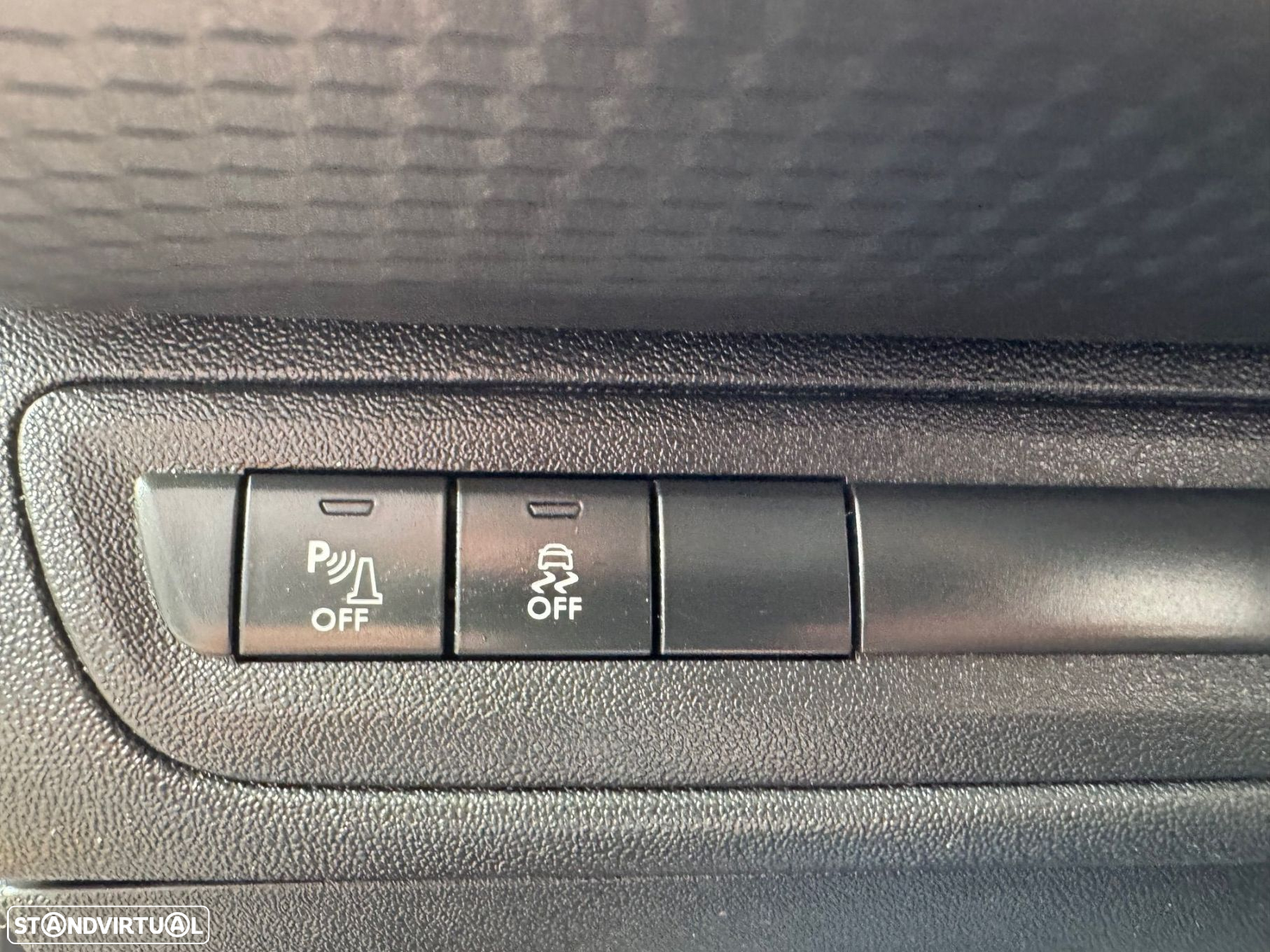 Peugeot 2008 1.6 BlueHDi Style - 28