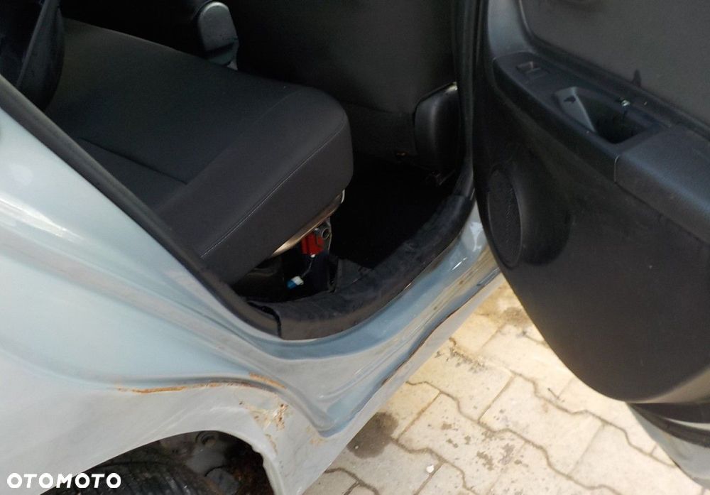 Toyota Yaris - 22