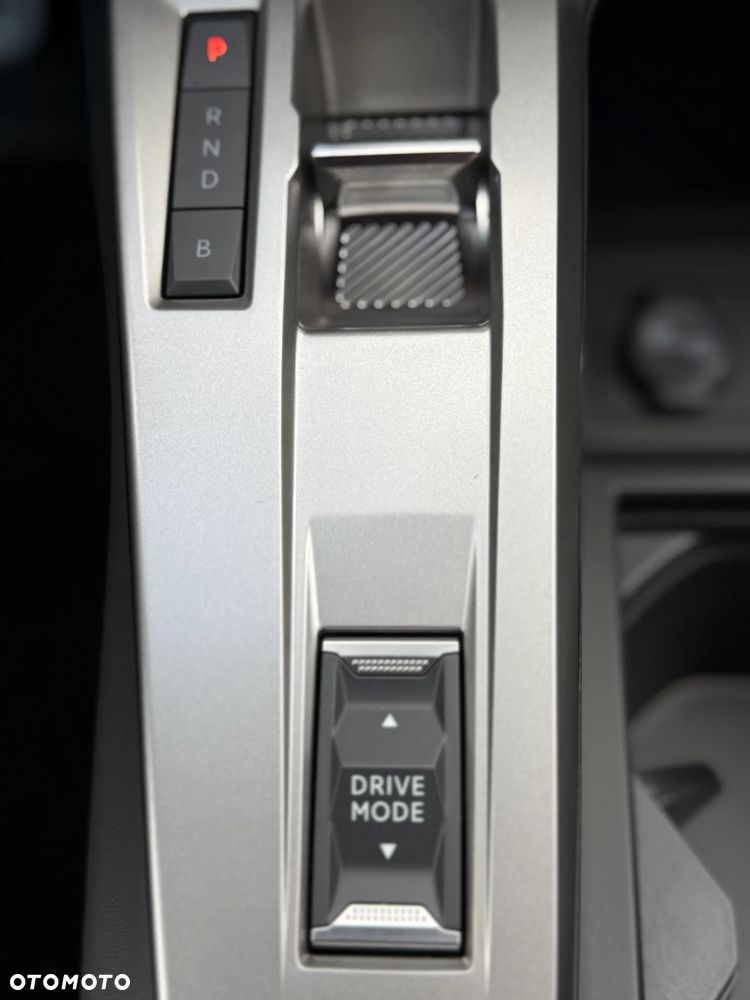 Peugeot 408 1.6 Plug-in Hybrid 240 GT Exclusive e-DCS7 - 11