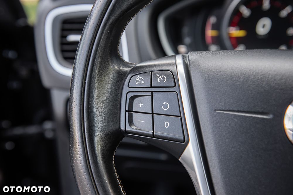 Volvo V40 D3 Geartronic RDesign - 20