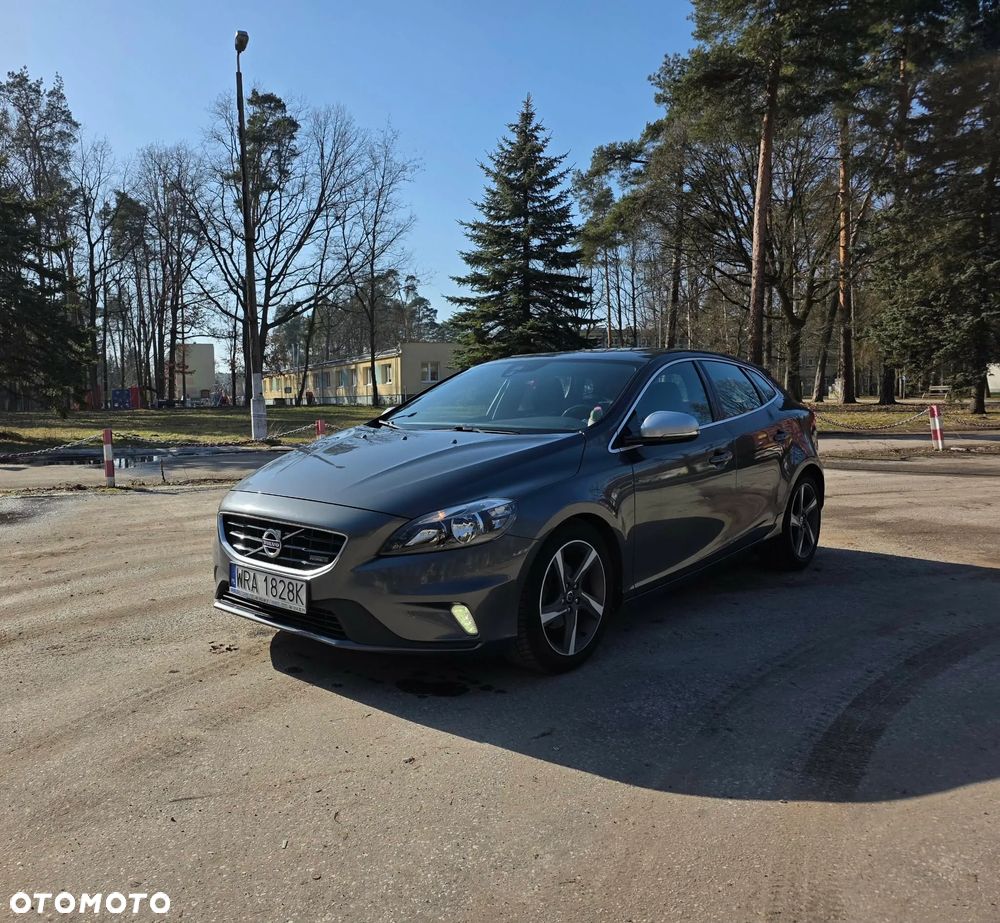 Volvo V40 D2 R Design - 14