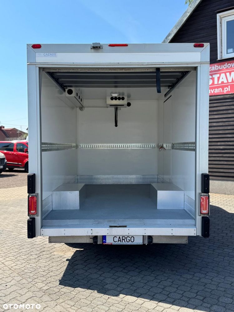 Renault MASTER KONTENER Niskopodwoziowy! Webasto!! Pod Food Truck!  * Auto Kupione w ASO Renault * Gwarancja  *  2,3 145Km * Bardzo oszczędny i dynamiczny silnik * 6-cio Stopniowa Skrzynia Biegów * System Extended Grip *  Lusterko Wide View *  Klimatyzacja * Tempomat * MP3 * Bluetooth * USB * - 8