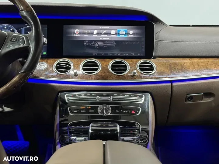 Mercedes-Benz E 220 d 4Matic 9G-TRONIC Exclusive - 26