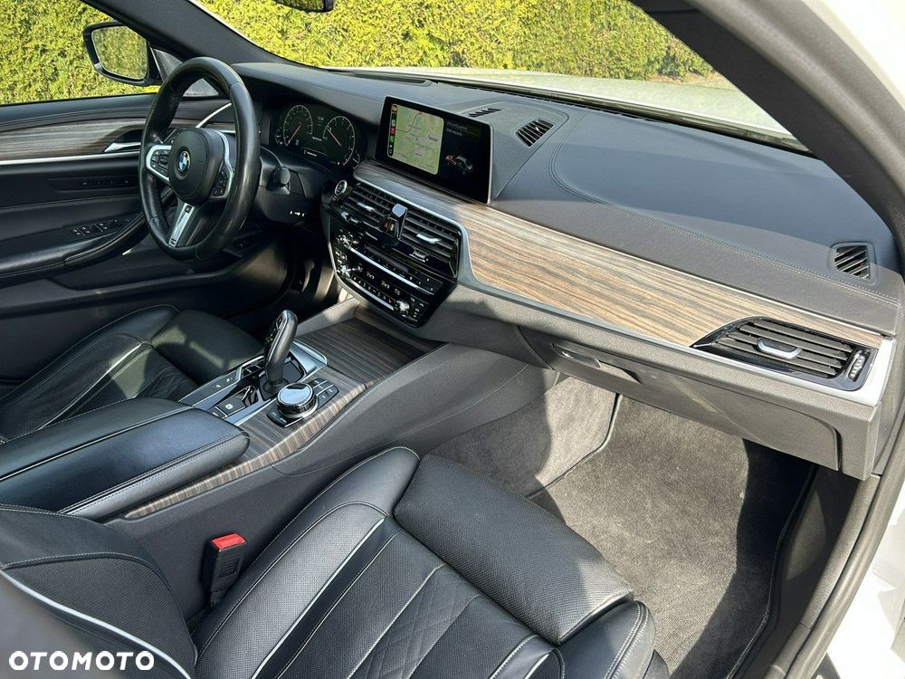 BMW Seria 5 M550i xDrive sport - 14