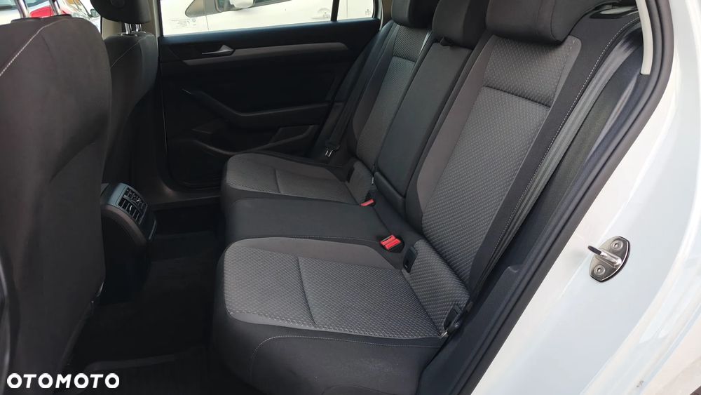 Volkswagen Passat - 14
