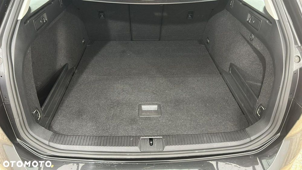 Volkswagen Passat - 11