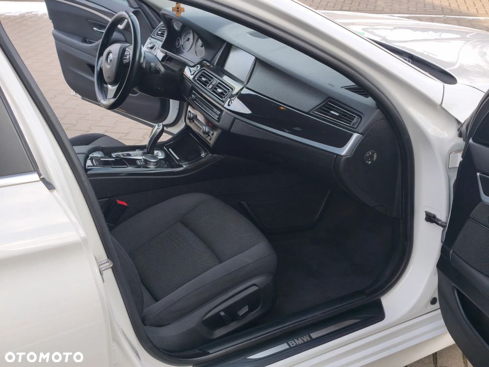 BMW Seria 5 520d - 30