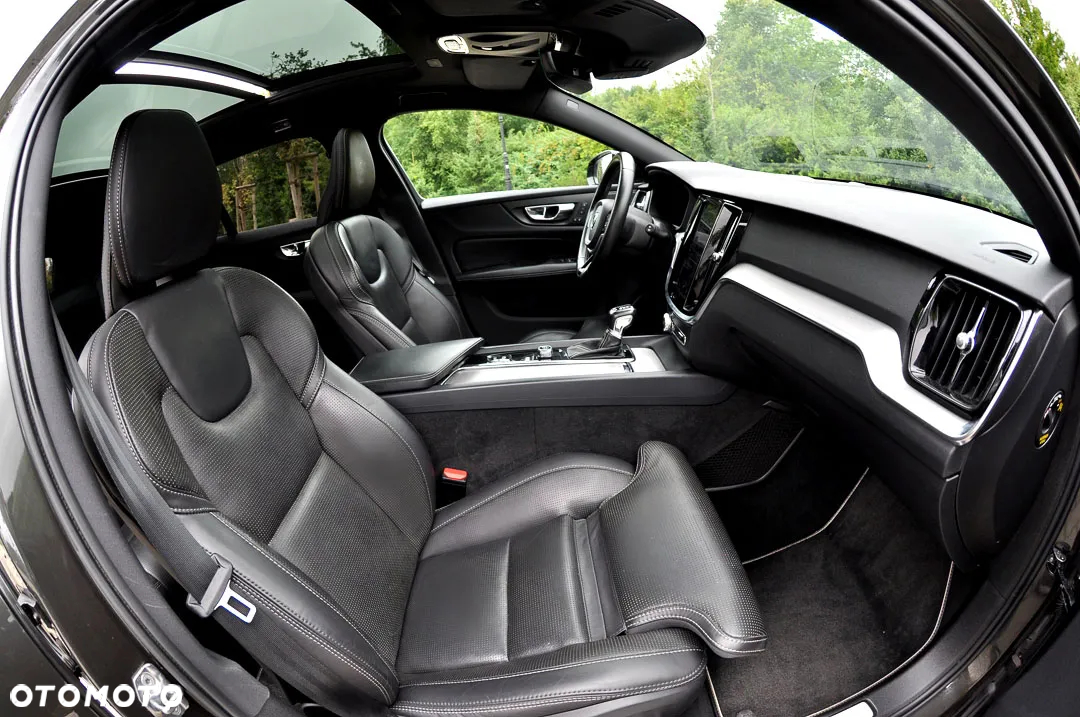 Volvo V60 D4 Geartronic R-Design - 24