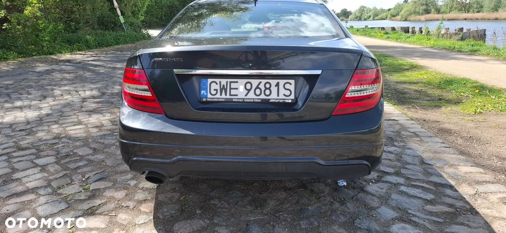 Mercedes-Benz Klasa C 180 Coupe BlueEFFICIENCY 7G-TRONIC - 24