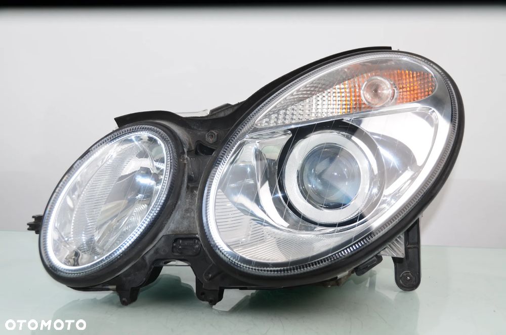MERCEDES E-KLASA W211 BI-XENON A2118201961 Lewy Przedni Oryginał KOMPLETT - 1