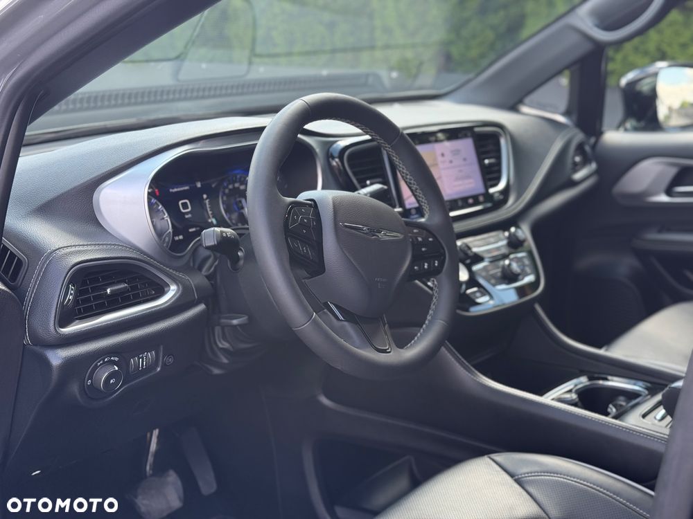 Chrysler Pacifica - 15