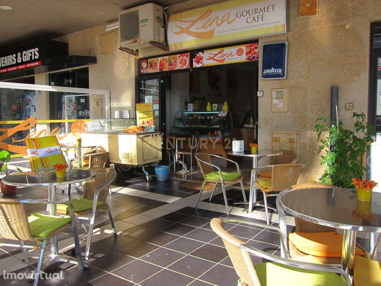 Loja, negócio em funcionamento na Praia da Rocha - Grande imagem: 2/21