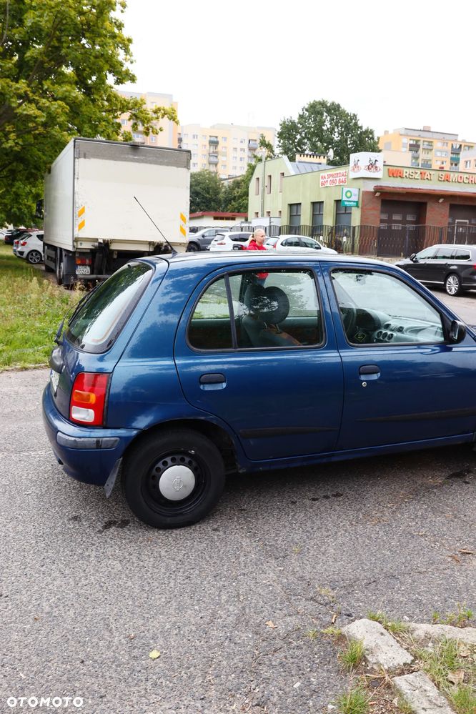 Nissan Micra 1.0 L - 8