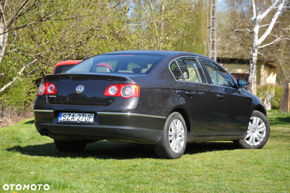 Volkswagen Passat 2.0 TDI DPF Highline - 11