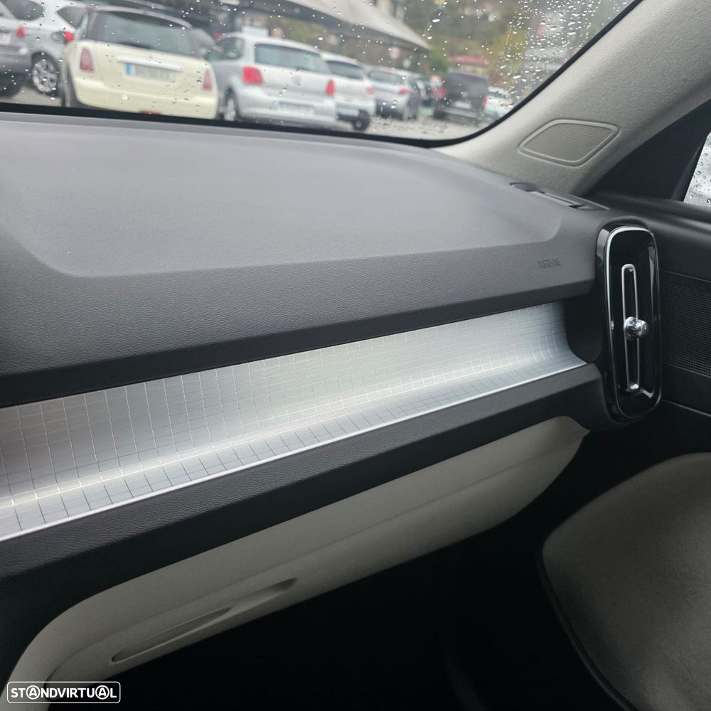 Volvo XC 40 1.5 T3 Momentum Tech Edition - 29