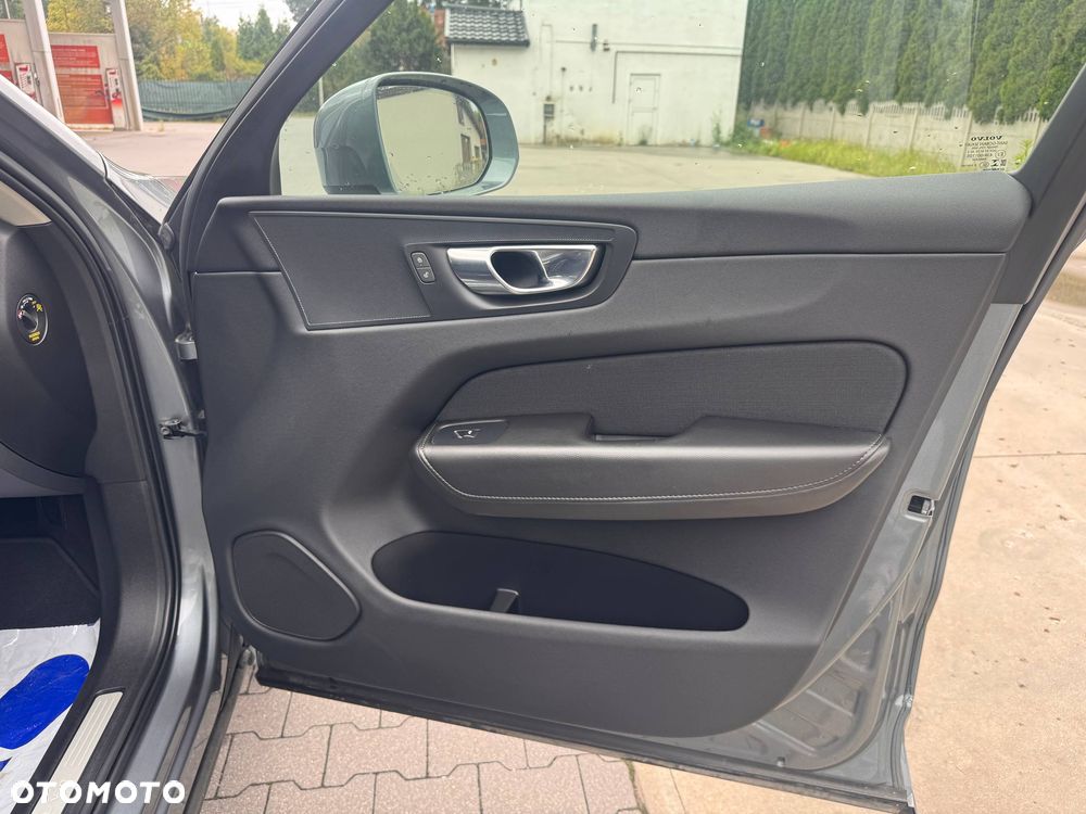 Volvo XC 60 B4 D Geartronic Momentum Pro - 19