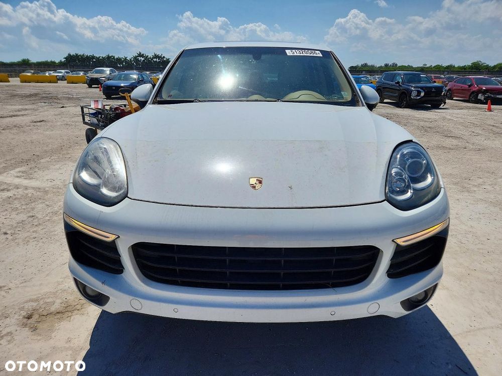 Porsche Cayenne - 1