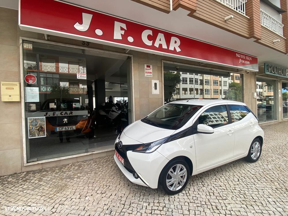 Toyota Aygo x-play touch - 2