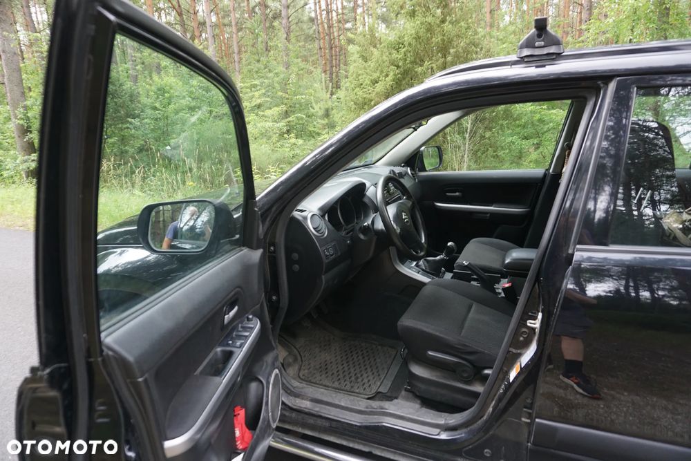 Suzuki Grand Vitara 2.0 - 11