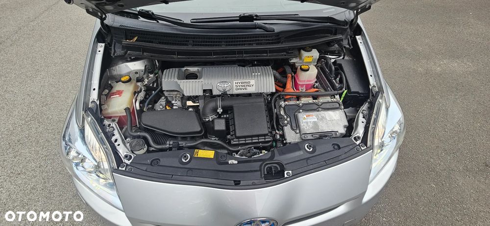 Toyota Prius (Hybrid) Executive - 25