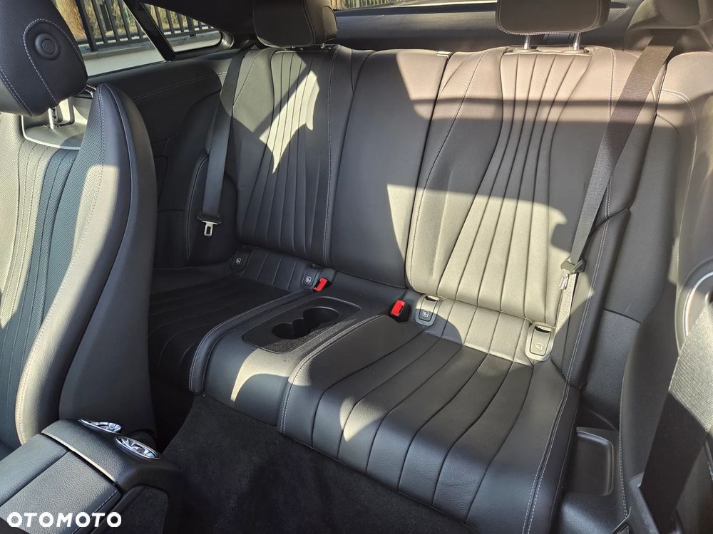 Mercedes-Benz Klasa E 200 4-Matic 9G-TRONIC - 16