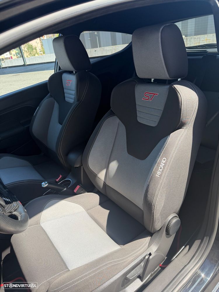 Ford Fiesta 1.6 EcoBoost ST - 11