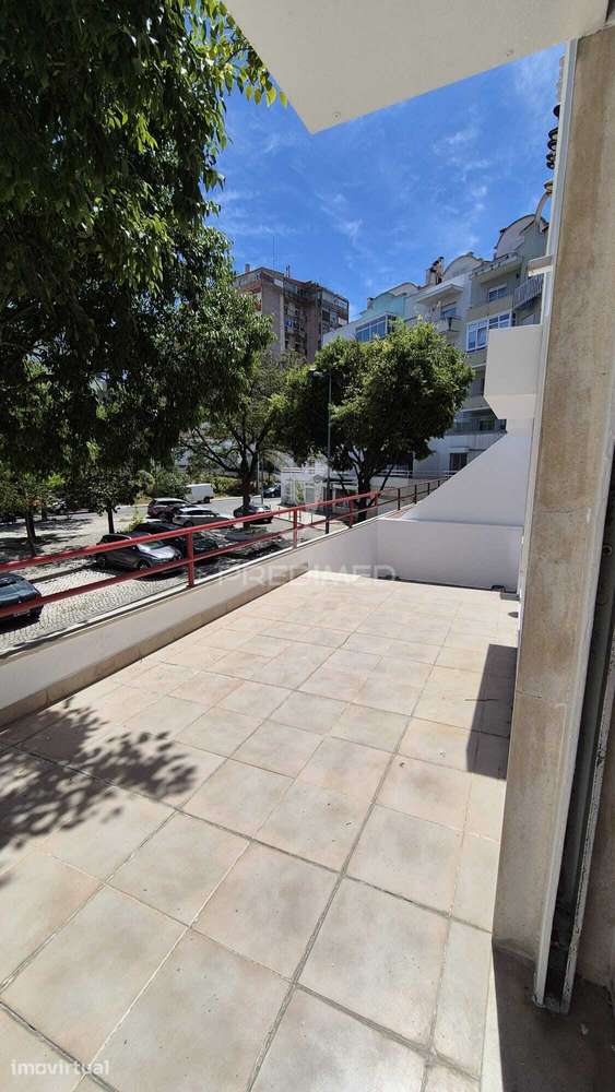 Escritório Duplex com Terraço no Centro do Laranjeiro, Almada - Grande imagem: 3/15