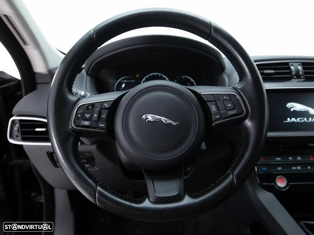 Jaguar F-Pace - 16