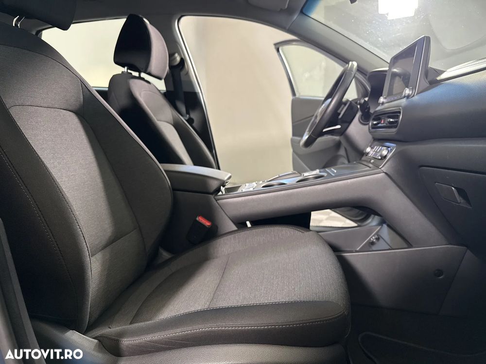 Hyundai KONA - 12